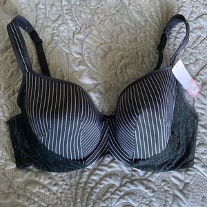 New Cacique Black and White Stripe Bra Size 38DDD